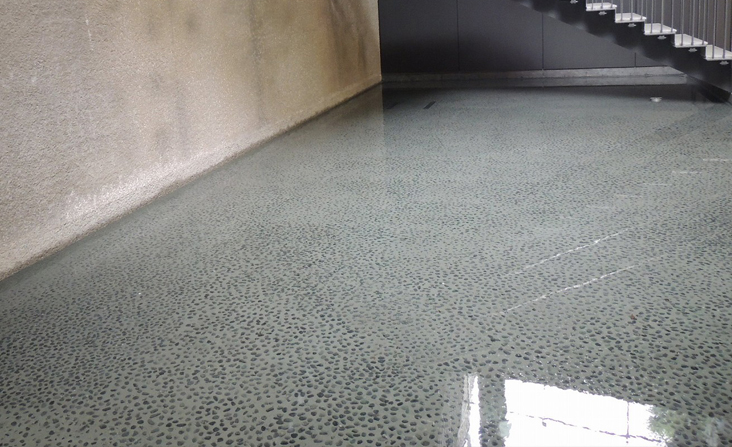 店舗フロアクリーニング